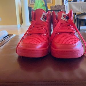 Selling size 6 for kids only if u want to buy them